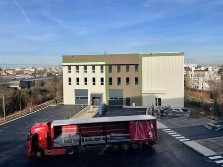 location entrepôt 1 543 m²