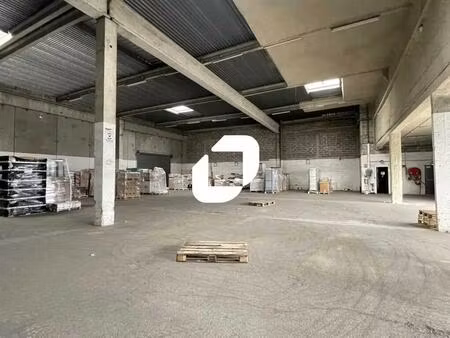 location entrepôt 74 m² à 8 428 m²