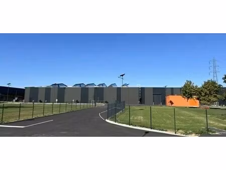 location entrepôt 4 913 m²