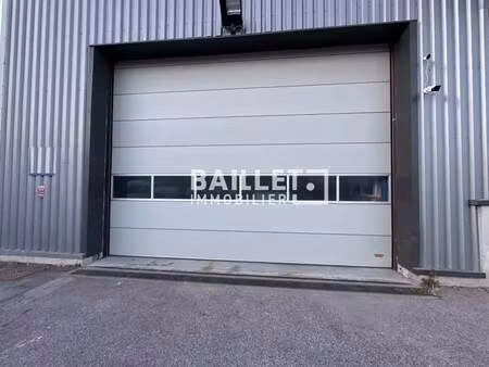 location entrepôt 240 m²