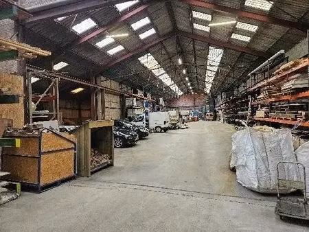 location entrepôt 1 800 m²