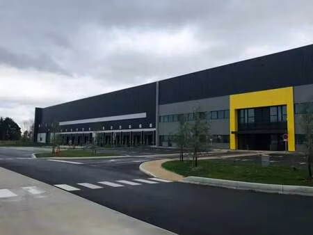 location entrepôt 12 000 m²