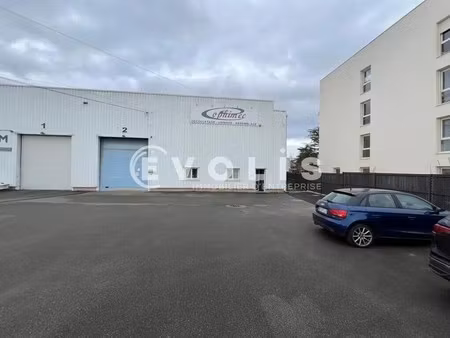 location local d'activités 1 200 m²