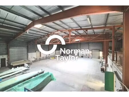 location local d'activités 1 650 m²