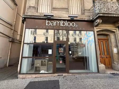 location commerce 150 m²