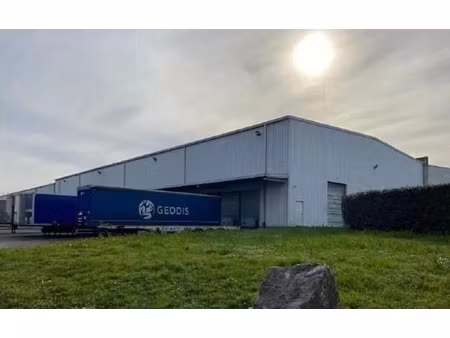 location local d'activités 2 670 m²