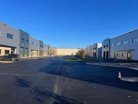 location local d'activités 1 000 m² à 2 038 m²