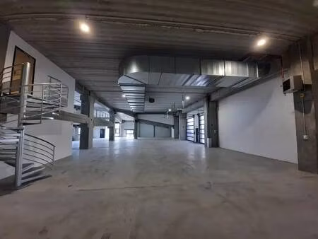 location local d’activités colombes 92700 832m²