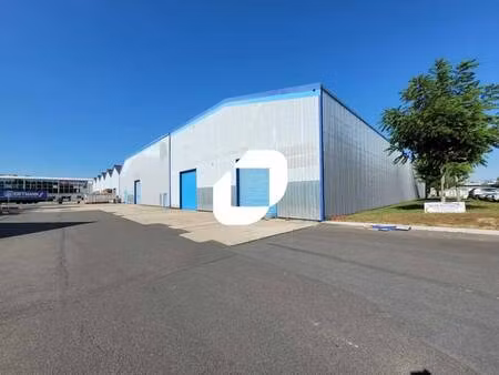 location local d'activités 1 200 m² à 2 800 m²