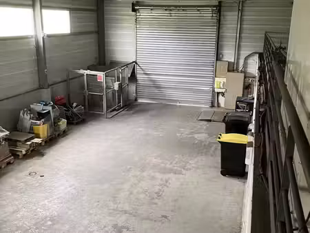location local d’activités 321m²