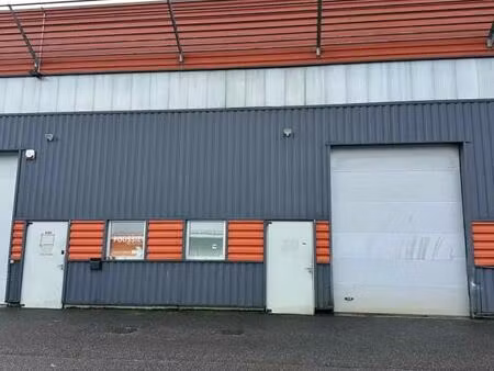 location local d'activités 160 m²