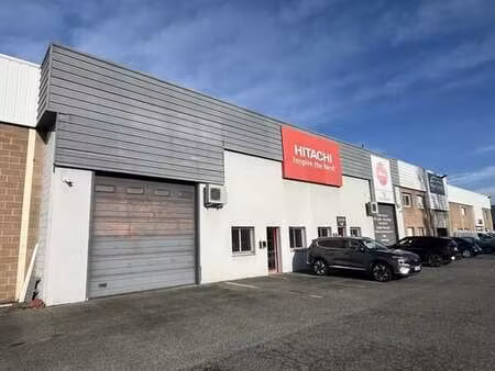 location local d'activités 360 m² à 904 m²