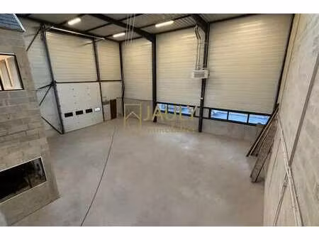 location local d'activités 453 m²