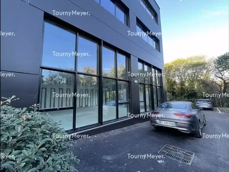 location local d'activités 122 m² à 304 m²