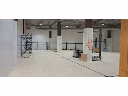 location local d'activités 627 m²