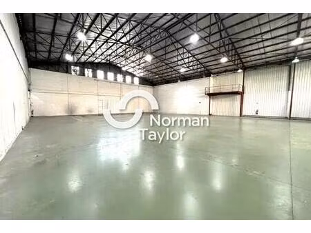 location local d'activités 1 100 m² à 2 240 m²