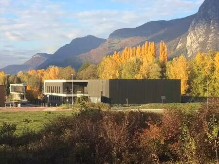 location local d’activités saint-égrève 38120 240m²