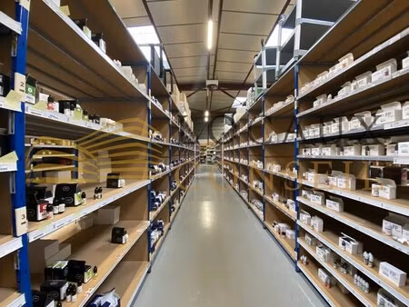 location local d'activités 442 m²