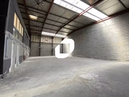 location local d'activités 486 m²