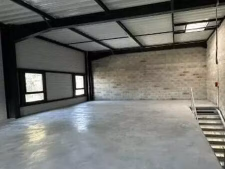 location local d’activités vedene 84270 277m²