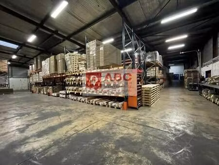 location local d'activités 2 300 m²
