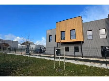 location entrepôt 164 m²