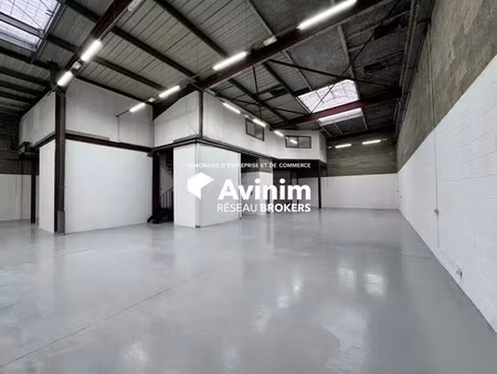 location entrepôt 688 m²