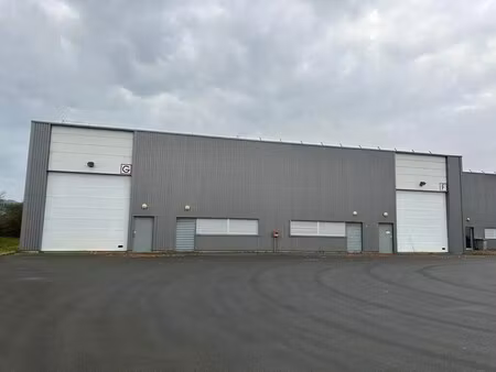 location local d'activités 1 296 m²