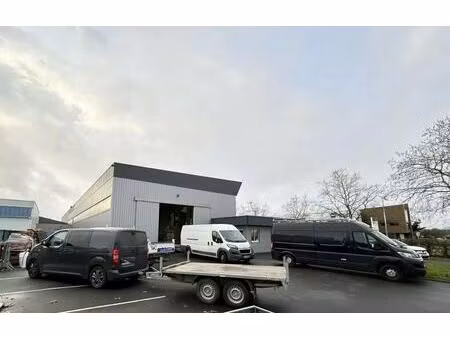 location local d'activités 505 m²