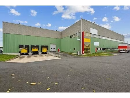 location entrepôt stains 93240 2500m²