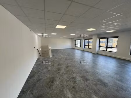 location entrepôt 386 m² à 2 493 m²