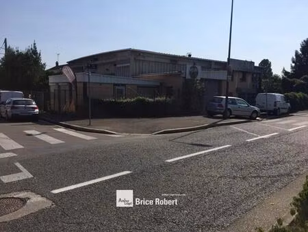 location local d'activités 250 m²