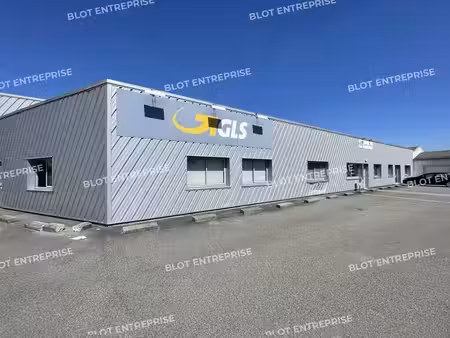 location local d’activités baud 56150 1350m²