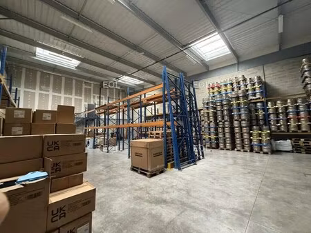 location local d'activités 569 m²