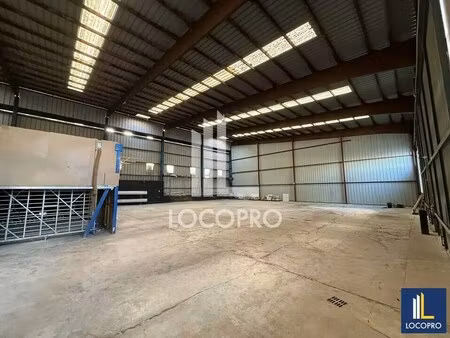 location local d'activités 1 222 m²
