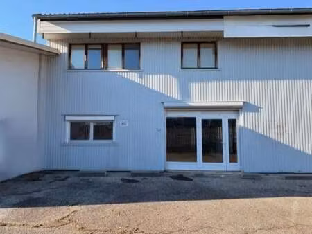 location local d'activités 200 m²