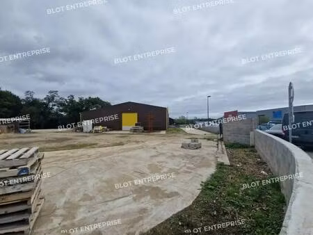 location local d'activités 610 m²