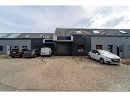 location local d'activités 217 m²