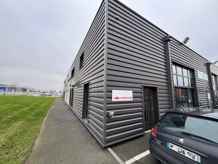location local d'activités 437 m²