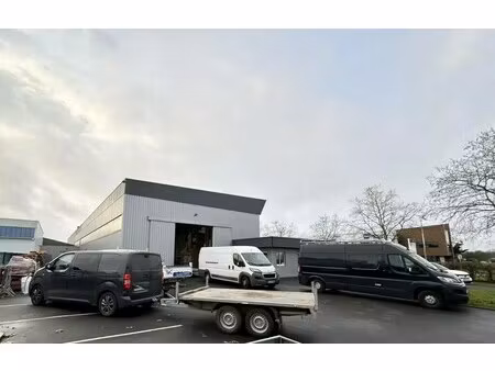 location local d'activités 505 m²