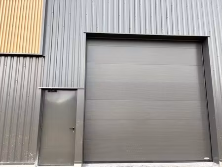 location local d'activités 199 m²