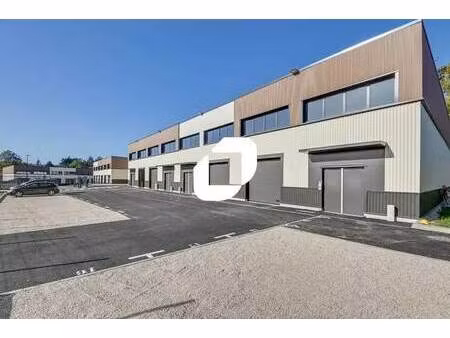 location local d'activités 254 m² à 840 m²