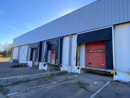 location local d'activités 1 100 m²