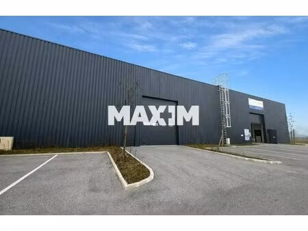 location local d'activités 261 m²