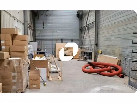 location local d'activités 700 m²