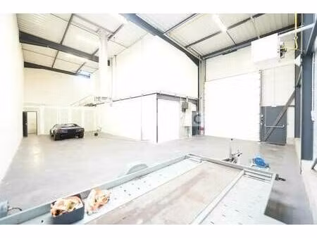 location local d’activités saint fons 69190 298m²