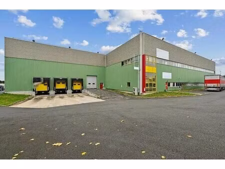 location local d'activités 2 500 m²