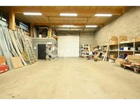 location local d'activités 451 m²