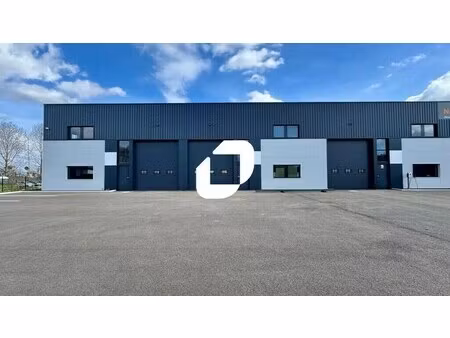 location local d'activités 210 m²