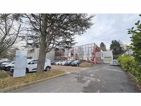 location local d'activités 1 092 m²